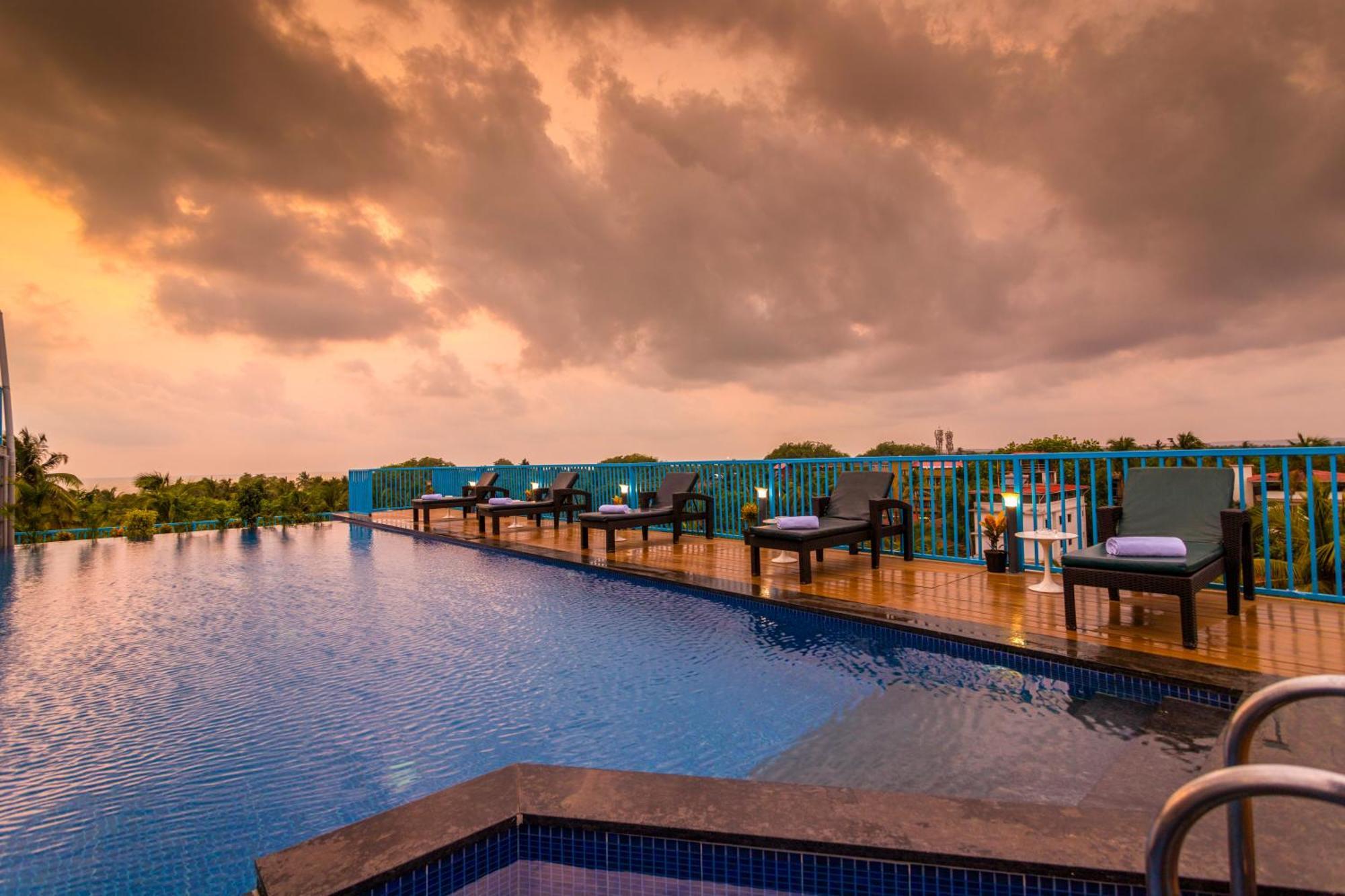 Hotel De Mandarin Candolim Exterior foto